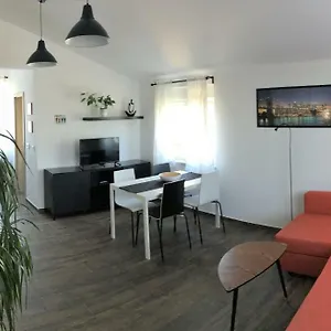  Apartment Fine & Shine
