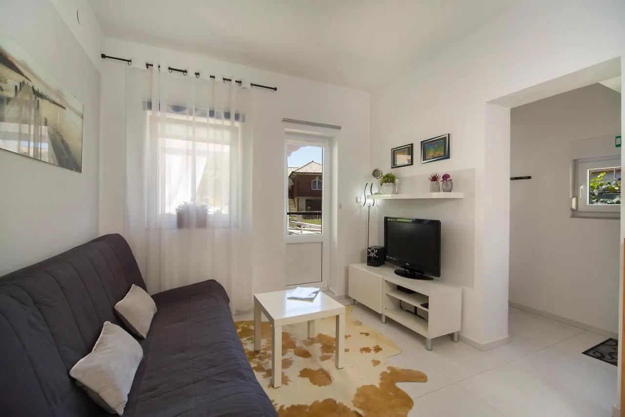 Apartment Katy Pula 0*,